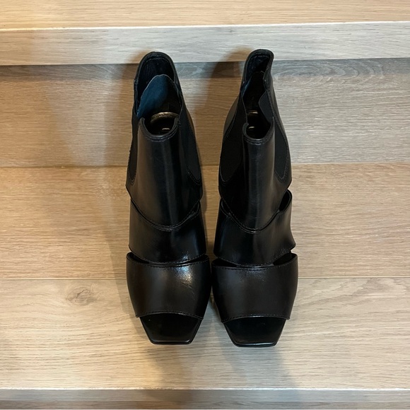 BCBG MAXAZRIA Strappy Black Ankle Bootie Heels - Size 7/37 - Picture 3 of 16